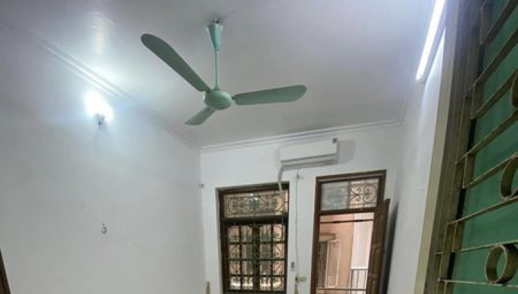 Cho thuê nhà ngõ 29 Khương Hạ, Thanh Xuân, 3 tầng, 30m2, giá 8.5 Triệu, ở GĐ, nhóm
